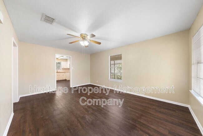 Building Photo - 138 Dora St