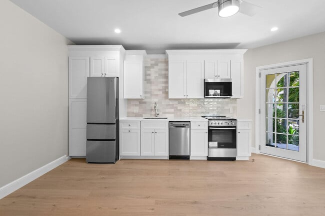 Building Photo - 212 Oleander Ave