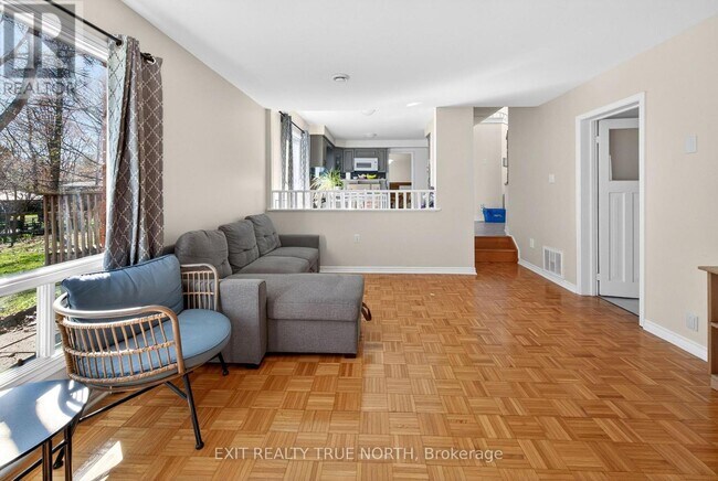 Building Photo - 10 Grosvenor Dr