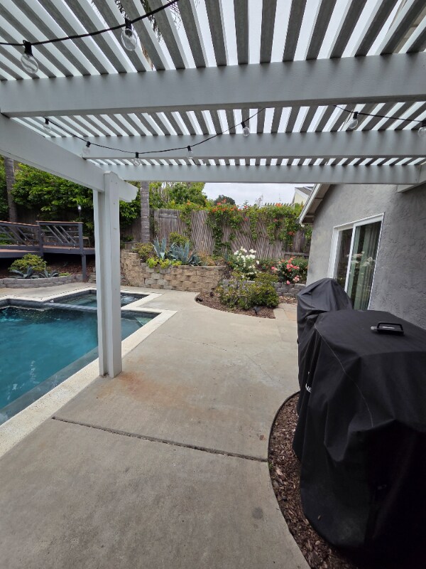 Foto del edificio - 8073 Hillandale Dr