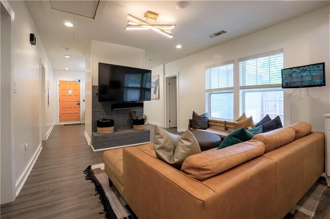 Foto del edificio - 811 King Rd