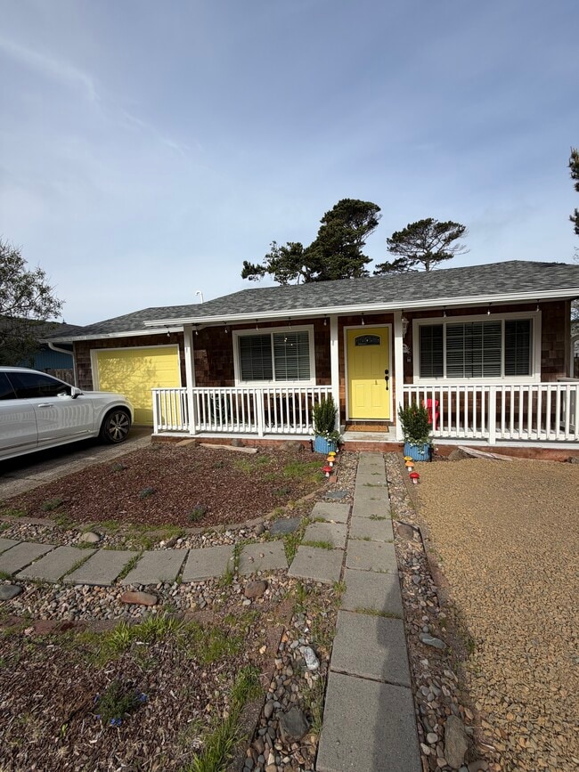Building Photo - 2159 NW Keel Ave