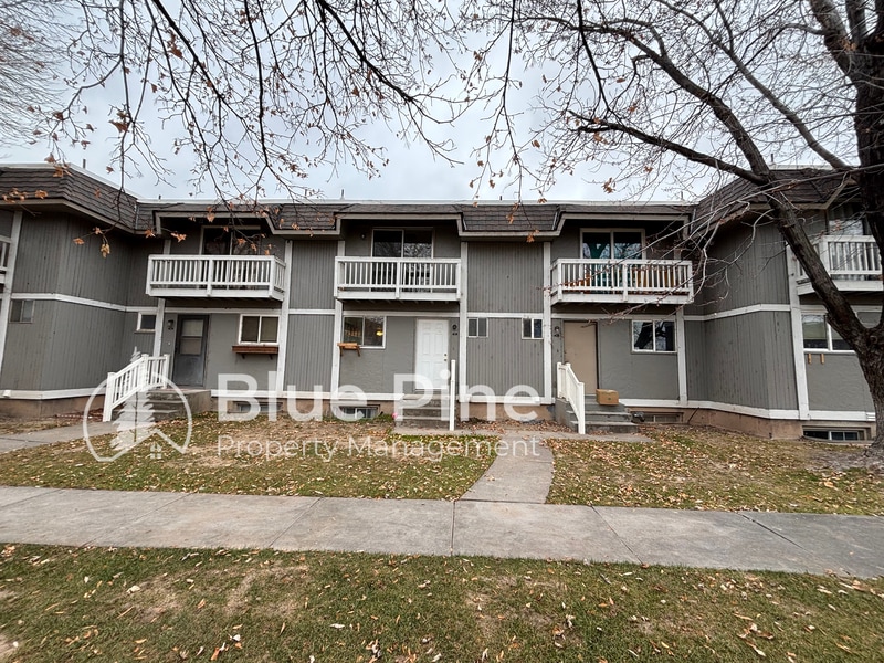 Primary Photo - 1464 Falcon Dr