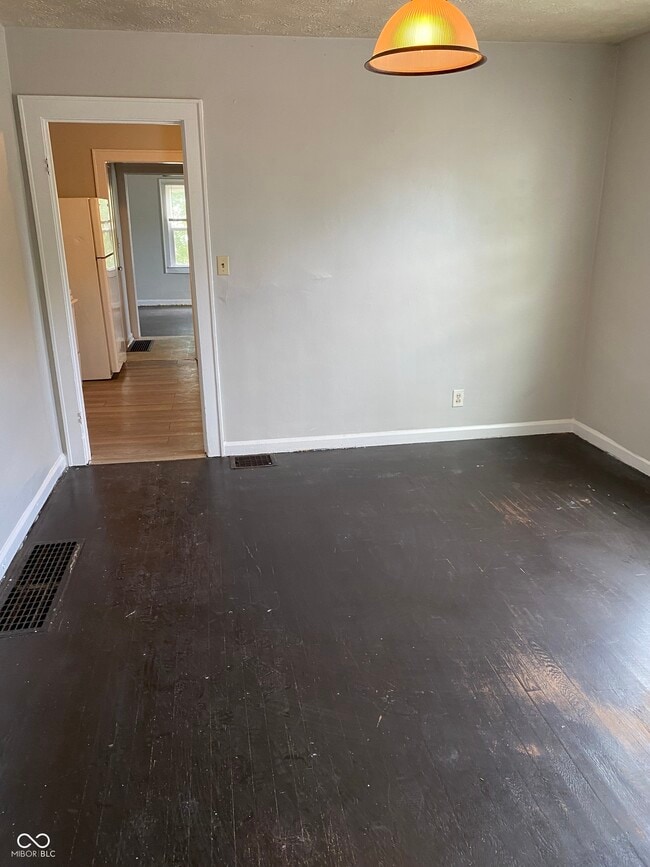 Building Photo - 856 N Bradley Ave