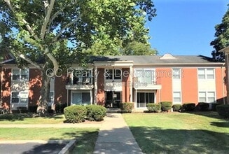 Building Photo - 9 Simpson St