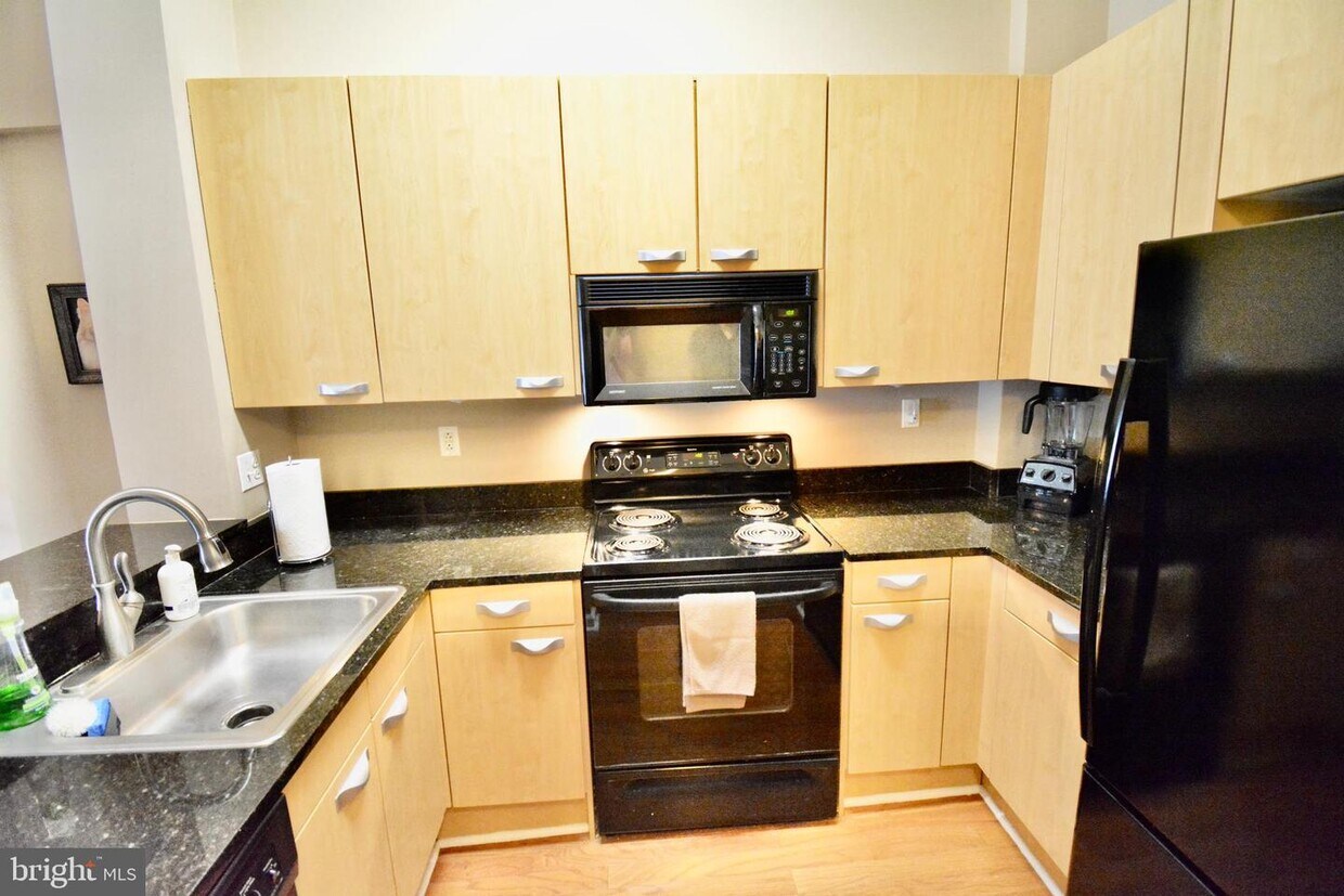 Primary Photo - 2 Leverington Ave