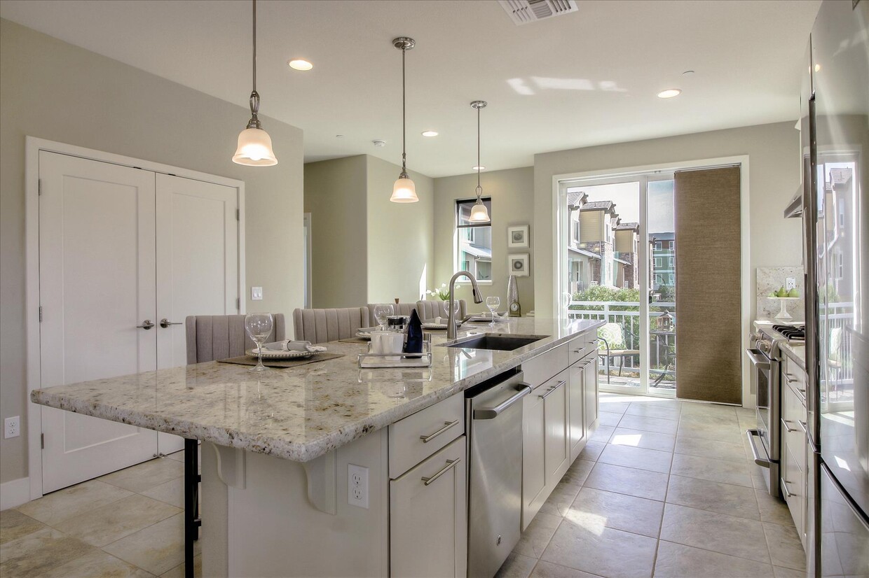 Foto principal - 6002 Charlotte Dr