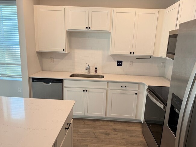 Building Photo - 3 BR/2BA | Newly Renovated Single Family Home | Covered Patio | In Columbia!