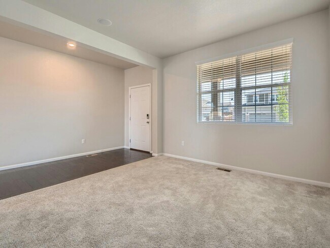 Building Photo - 9405 Quintero St