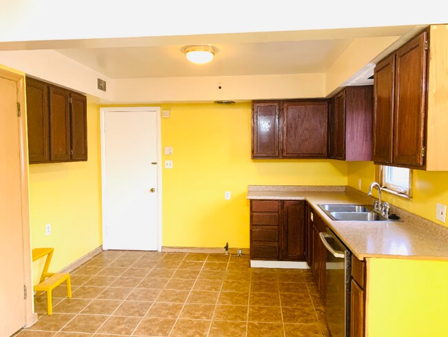 Building Photo - 6509 W Villard Ave