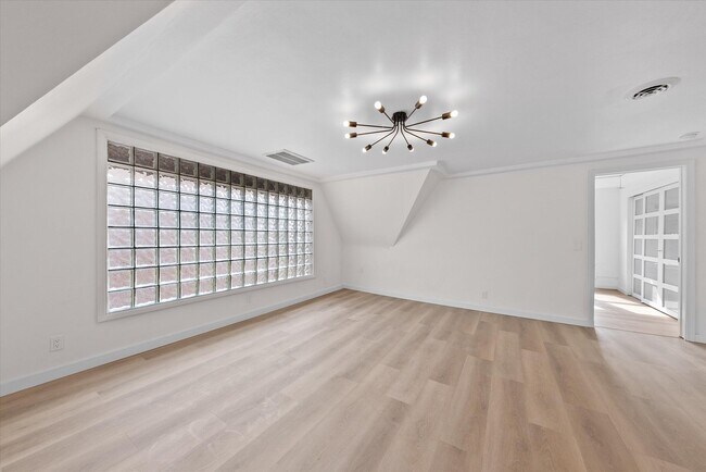 Foto del edificio - 2026 E Kenilworth Pl