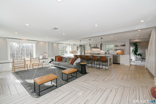 Foto del edificio - 50 1/2 Mountain Spring Rd
