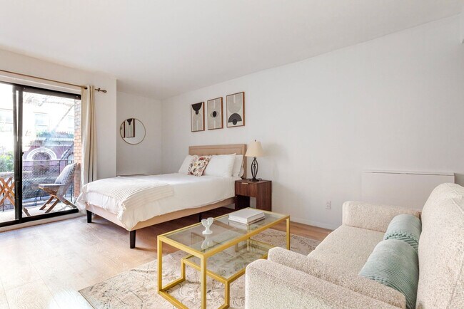 Foto del edificio - 328 W 11th St