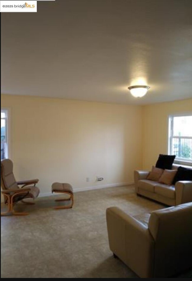 Building Photo - 3532 San Leandro St