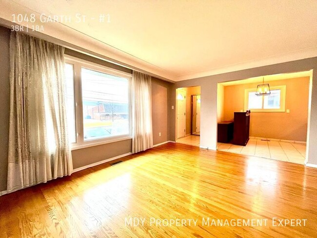 Photo du bâtiment - Amazing West Mountain Location!