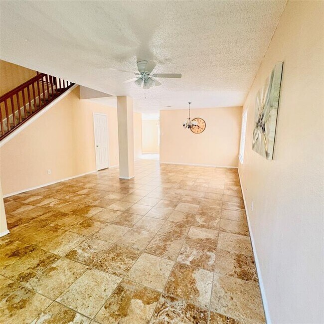 Foto del edificio - 17506 Klamath Falls Dr