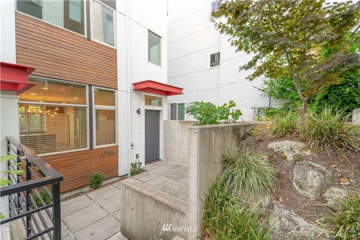 Primary Photo - 3Bd/2.5Ba Seattle Townhome