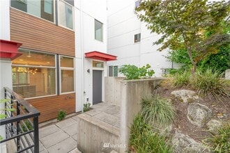 Building Photo - 1718 27th Ave