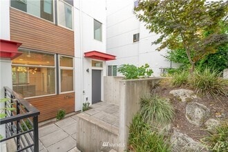 Building Photo - 1718 27th Ave