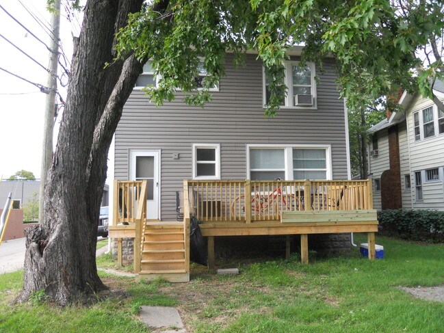 Building Photo - 120 E Farnum Ave