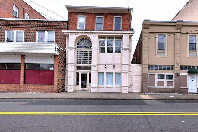 Foto del edificio - 844 Grand Ave