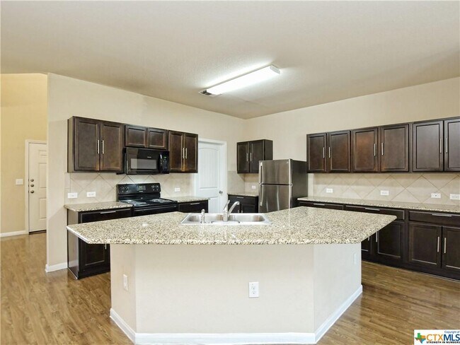 Foto del edificio - 14313 Deaf Smith Blvd