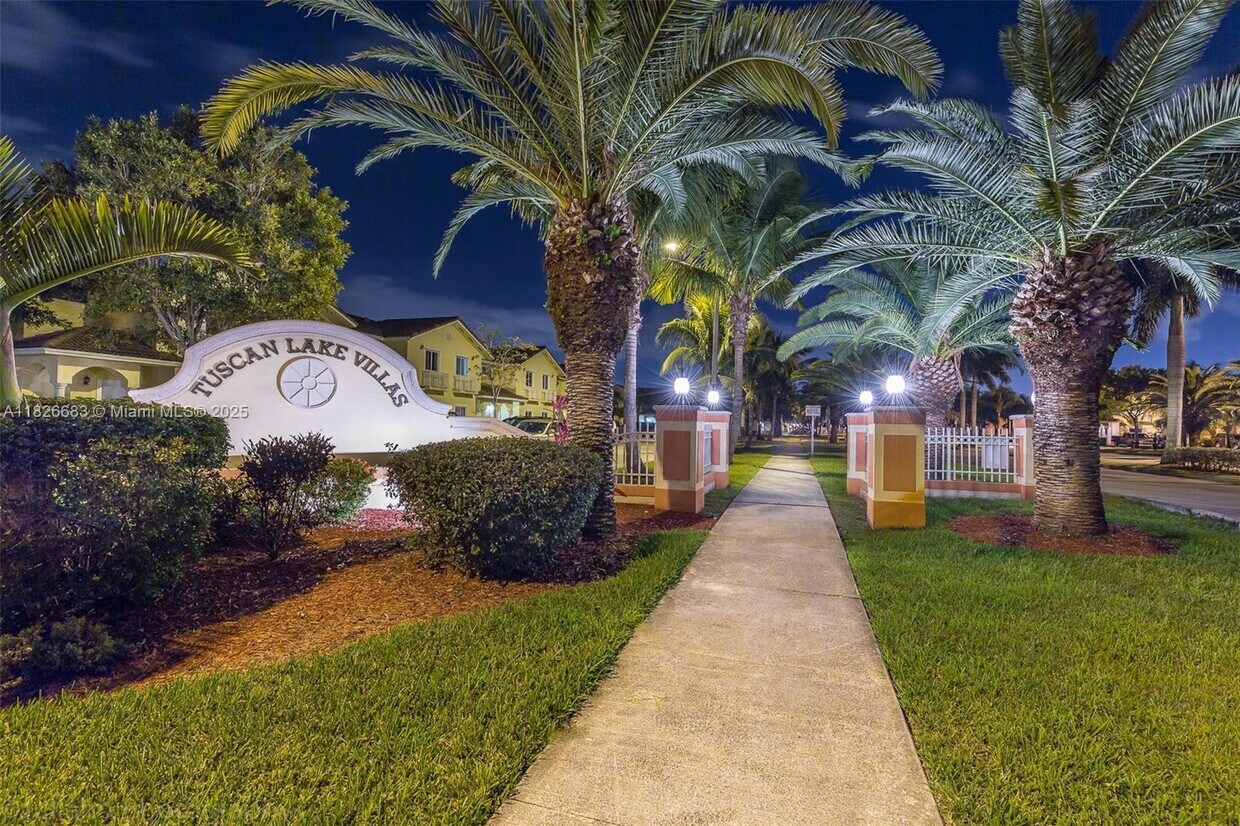 Foto principal - 17920 NW 74th Ct
