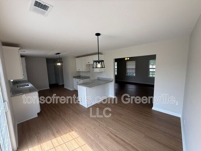 Building Photo - 151 Bellweather Dr