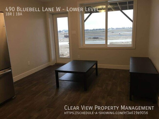 Building Photo - ?? 1-Bedroom Lower Suite – All Utilities I...