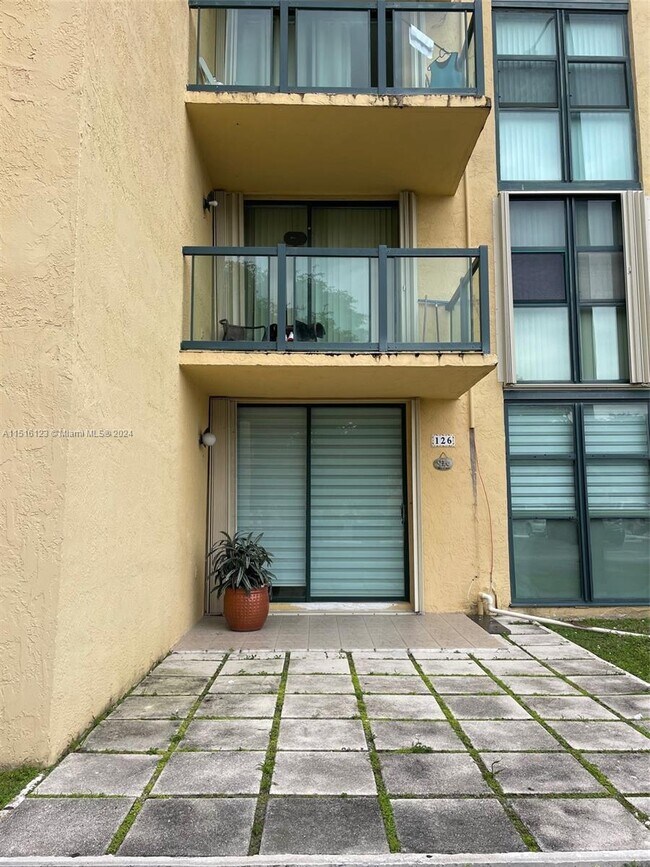 Foto del edificio - 11800 SW 18th St