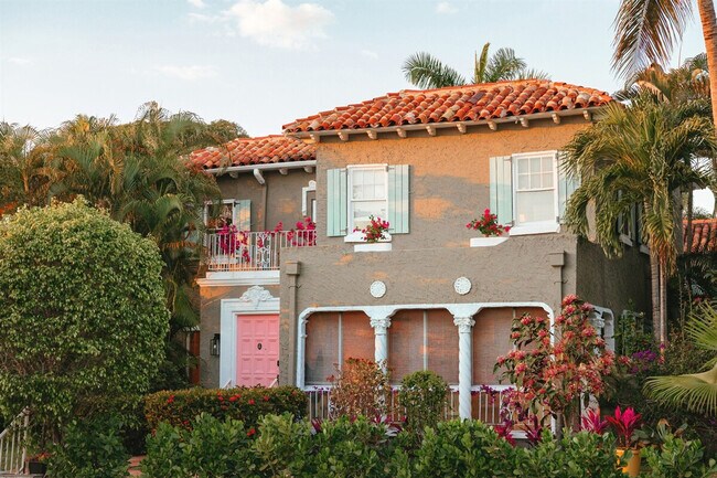 Building Photo - 516 28th St