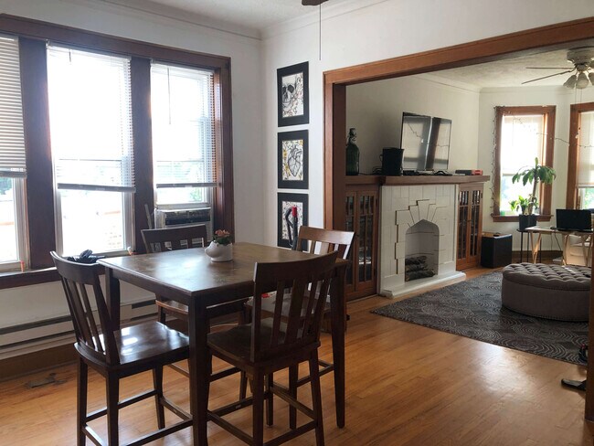 Foto del edificio - 3079 N Davlin Ct