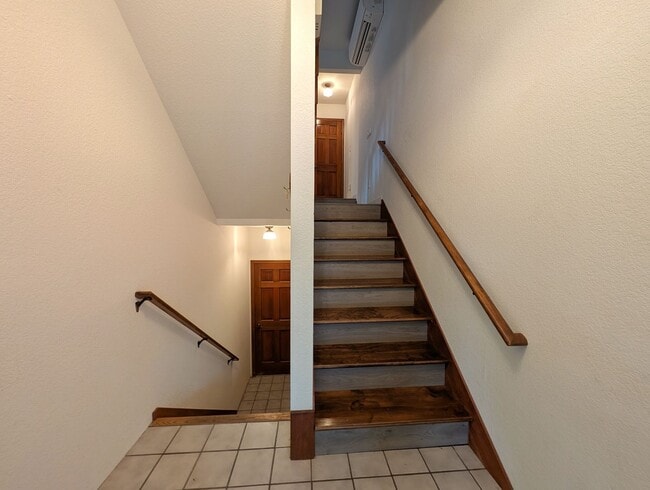 Building Photo - 3BD/2.5BA, Remodeled, Heat Pump, Pellet Stove, Pets on Approval, Garage - Avail Now