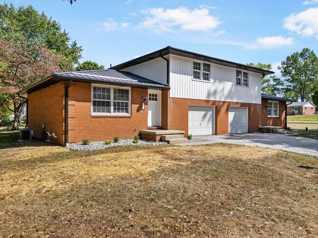 Foto del edificio - 13602 Marlene Ave NW
