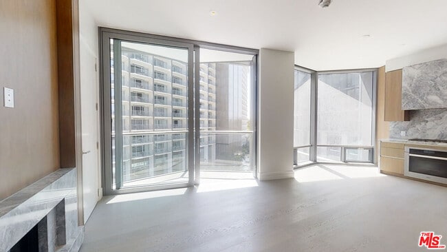 Building Photo - 211 Elm Ct
