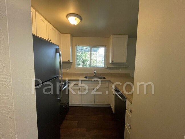 Building Photo - North Tacoma 1 Bed 1 Bath Apartment