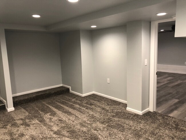 Building Photo - 99 Pine Oaks Rd