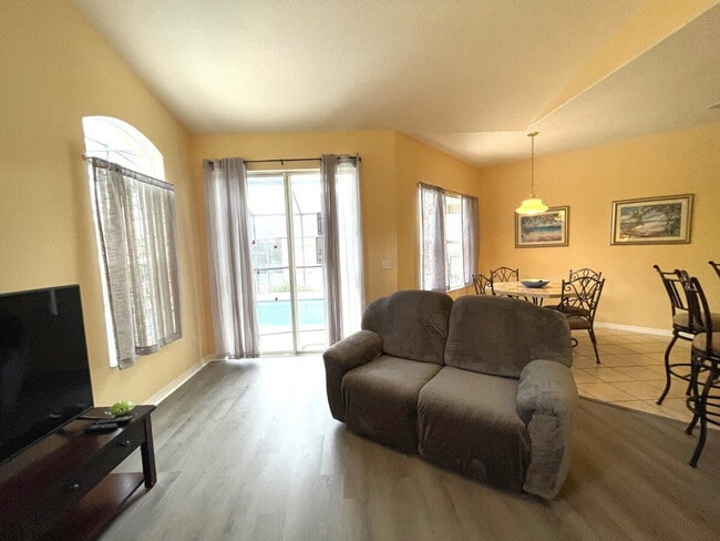 Building Photo - 229 Corvina Dr