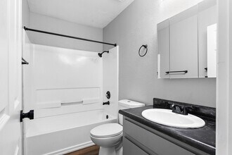 Building Photo - Redwood Cove Apartments