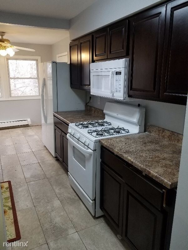Building Photo - 5 br, 2 bath House - 6 Hillside Rd,