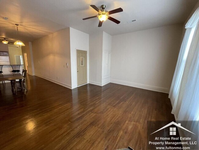 Foto del edificio - 518 Court Street, Apartment A