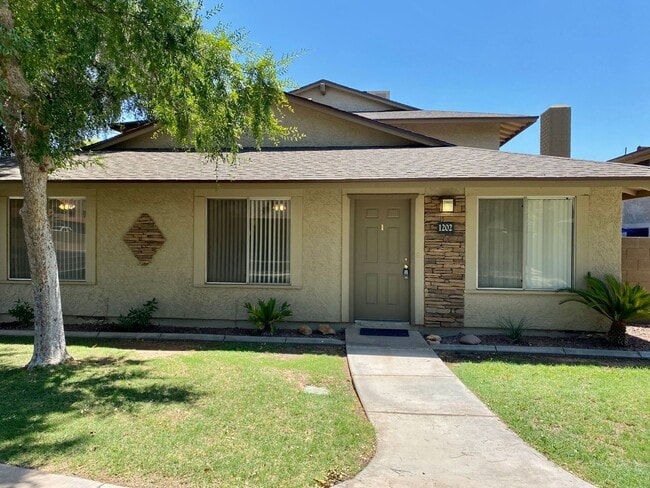 3 Bedroom 2 Bathroom in Scottsdale - 3 Bedroom 2 Bathroom in Scottsdale House