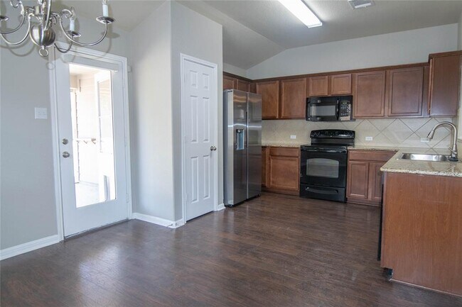 Building Photo - 504 Comal Run