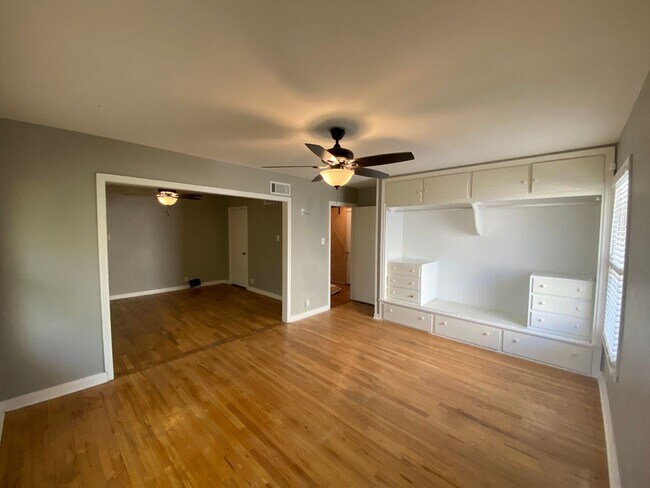 Foto del edificio - BEAUTIFUL 3 Bedroom 2 Bath  home + Office ...