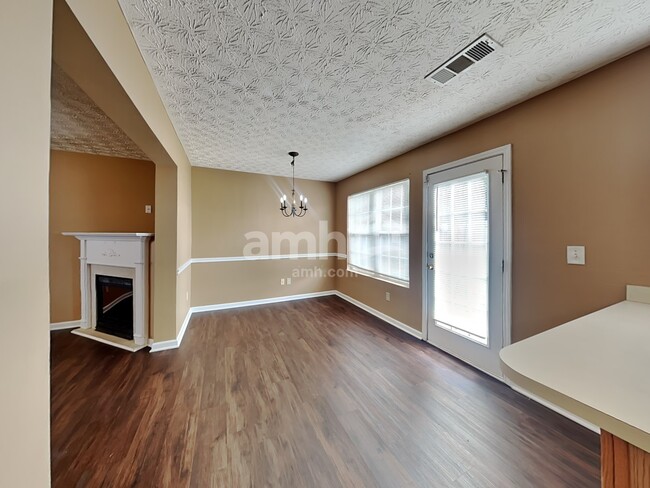 Building Photo - 6110 Flagstaf Walk