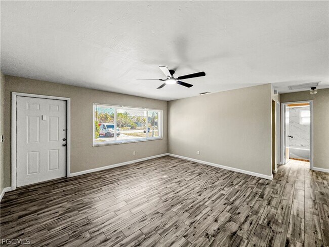 Foto del edificio - 18660 Miami Blvd