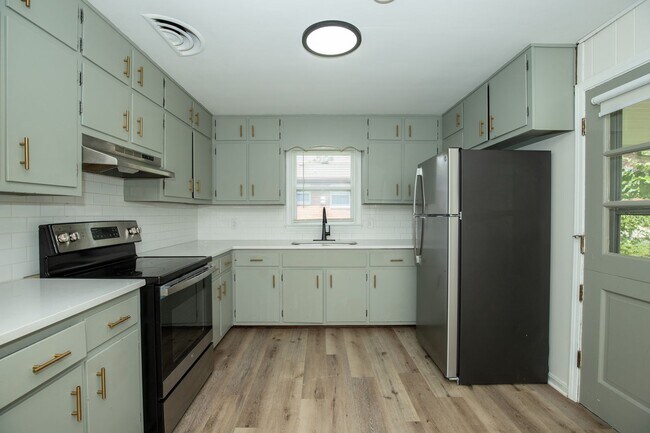 Building Photo - ? Stunning 3 Bedroom, 2 Bathroom Home! ?