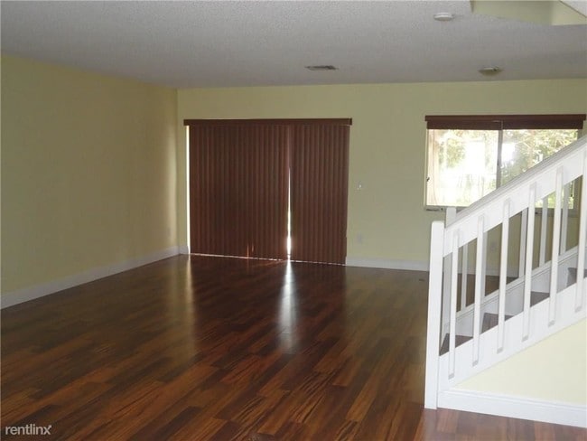 Building Photo - 911 SW 87th Ave
