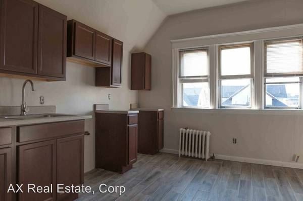 Building Photo - 352 Union Ave