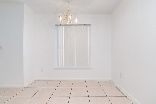 Foto del edificio - Lovely 2BR/1.5BA Townhome for rent Near La...